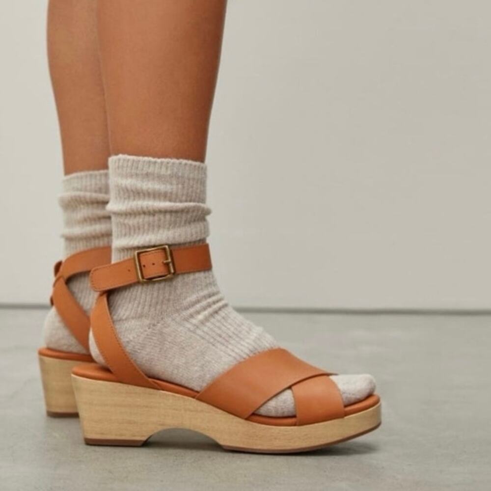 Everlane The Clog Sandal – Cognac Leather / Wood Platform